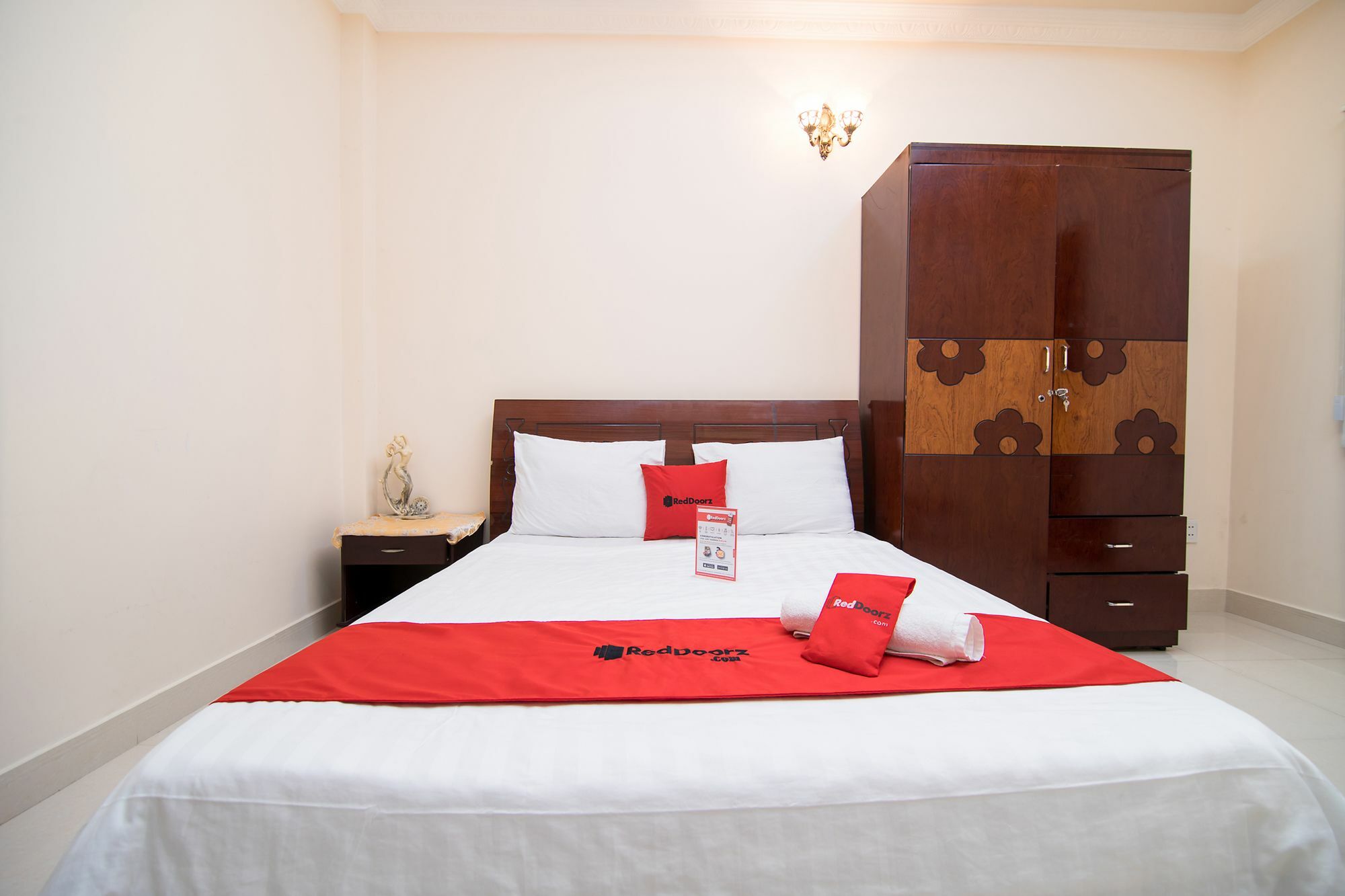 Reddoorz Near Pico Plaza Cong Hoa Hotel โฮจิมินห์ซิตี้ ภายนอก รูปภาพ