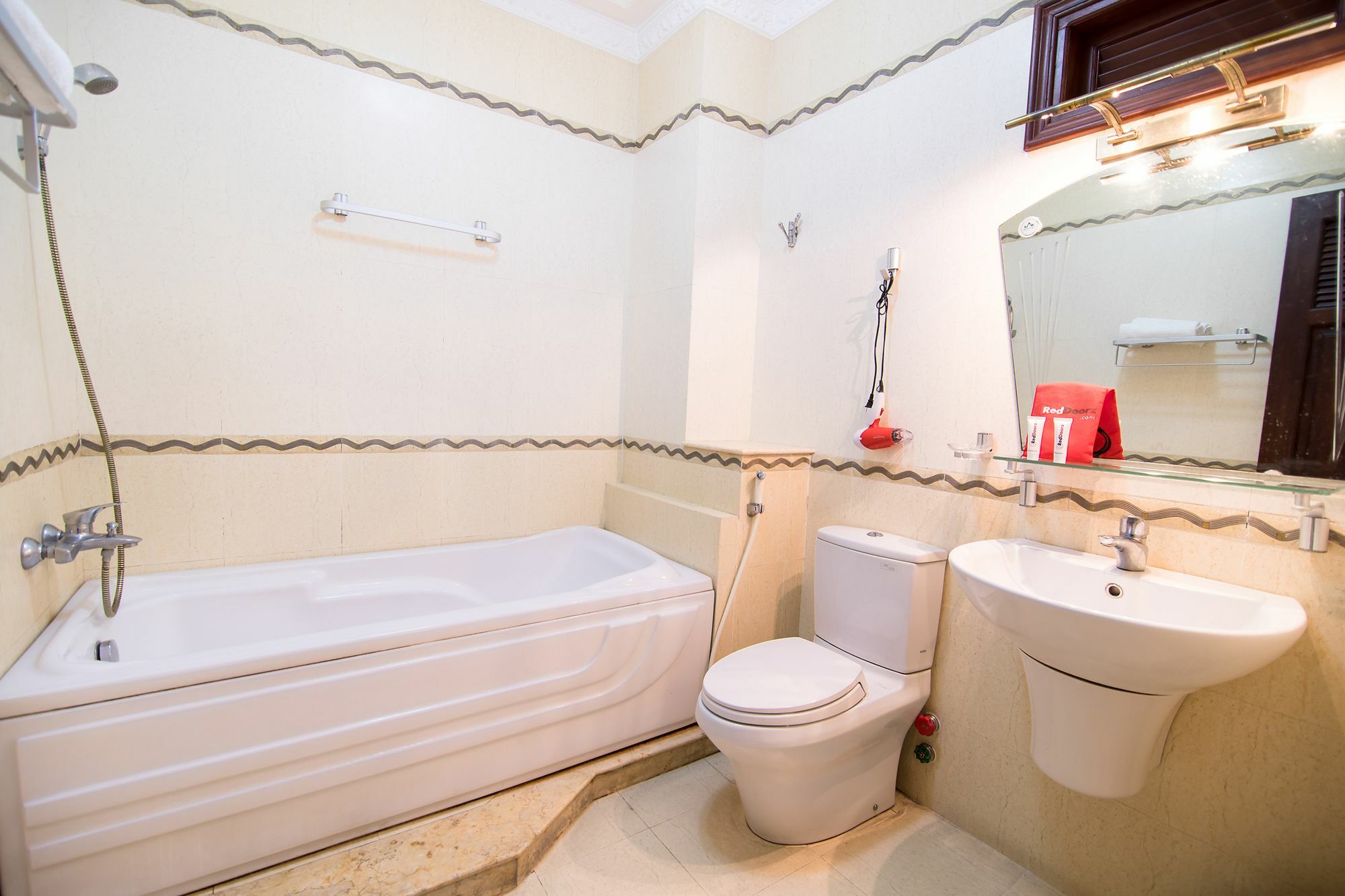 Reddoorz Near Pico Plaza Cong Hoa Hotel โฮจิมินห์ซิตี้ ภายนอก รูปภาพ