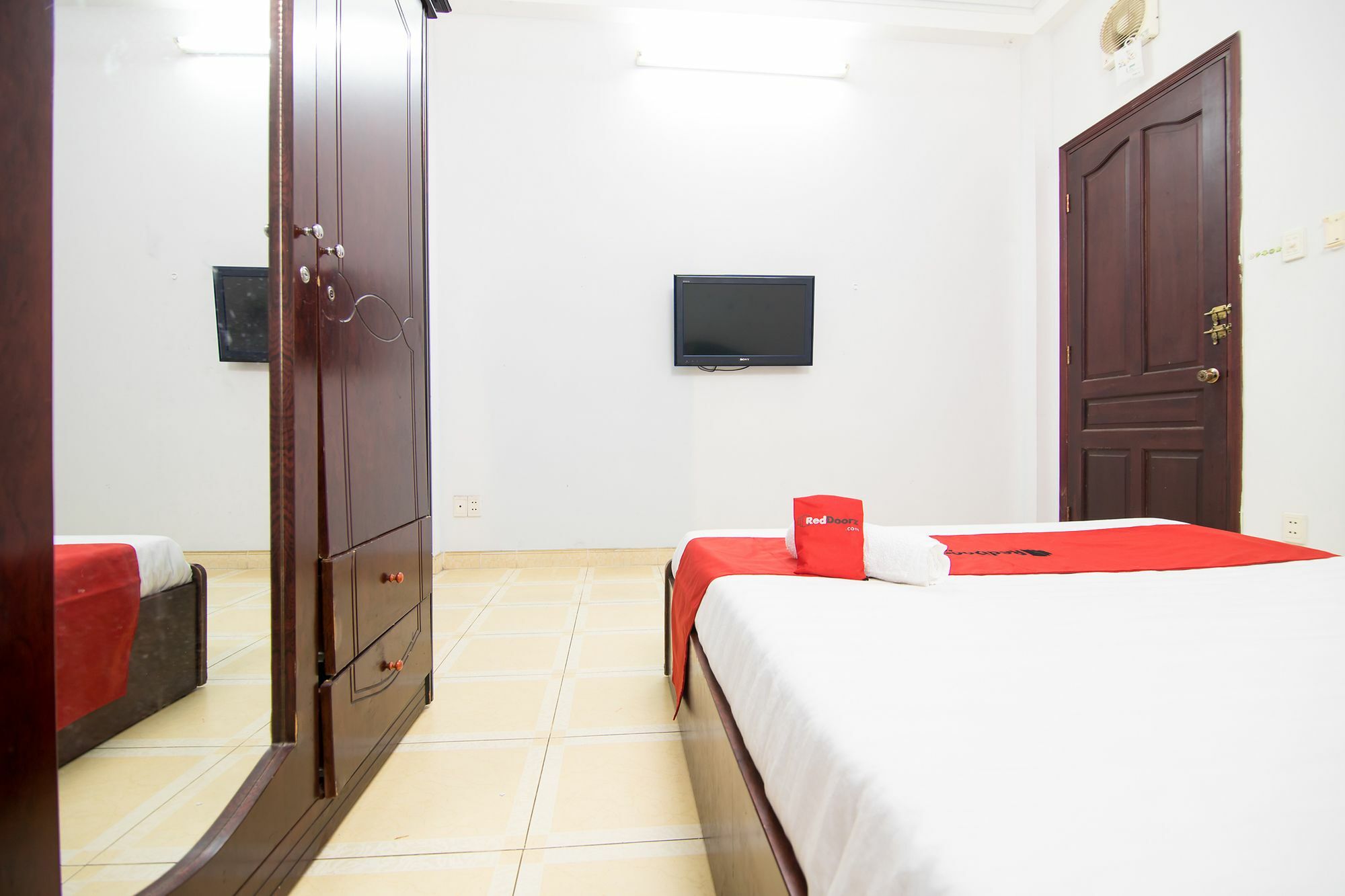 Reddoorz Near Pico Plaza Cong Hoa Hotel โฮจิมินห์ซิตี้ ภายนอก รูปภาพ